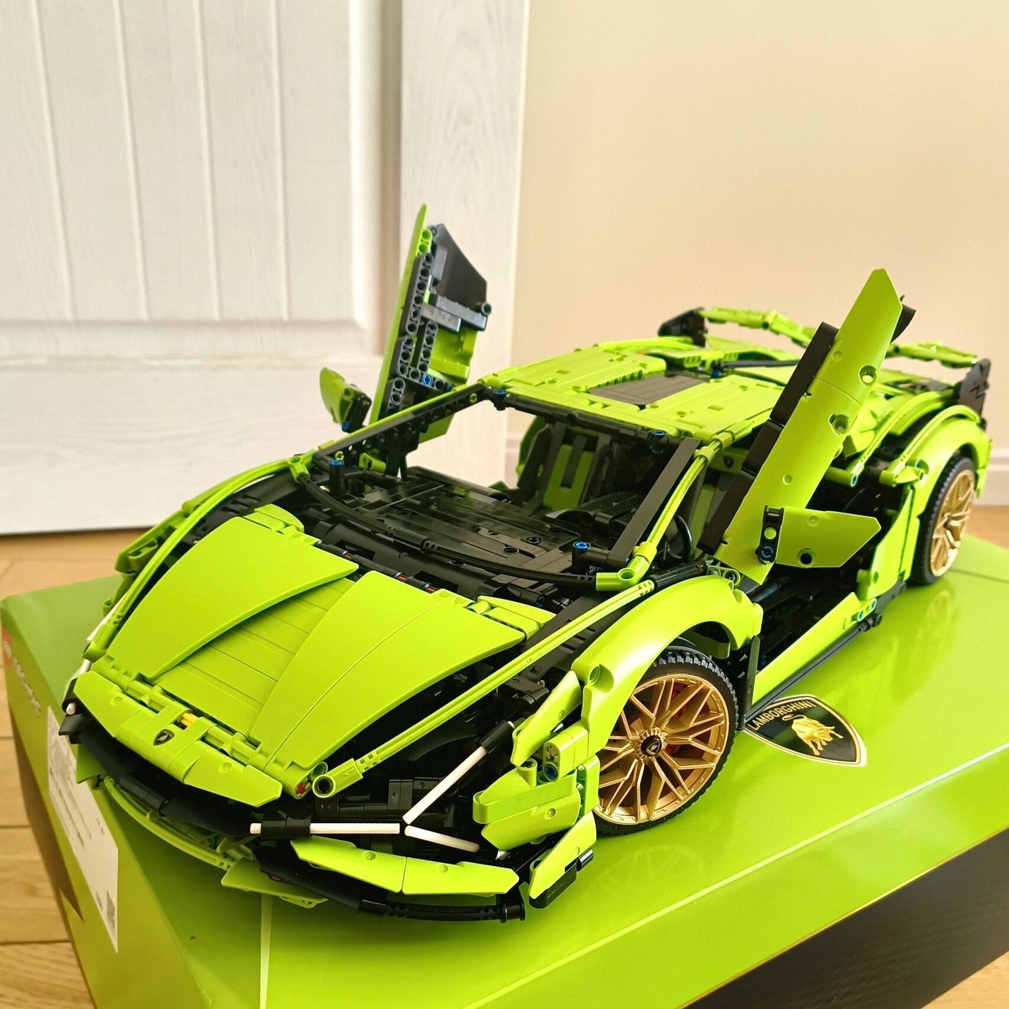 Конструктор-суперкар Lamborghini / Bugatti/ Range Rover — серия Technic, 2500+ деталей